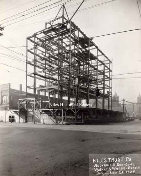 Construction of the Niles Trust Co. took place in November 25, 1929. 