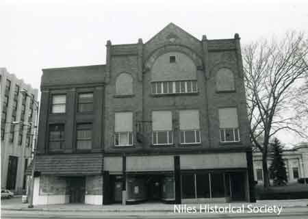 The Swaney Building and I.O.O.F. building before the buildings were razed in 1990.