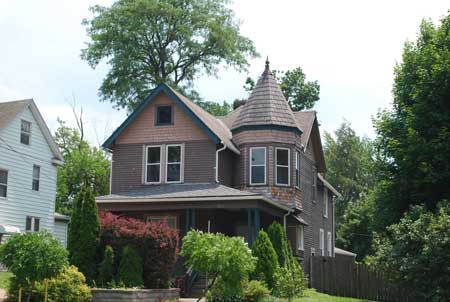 911 Robbins Ave