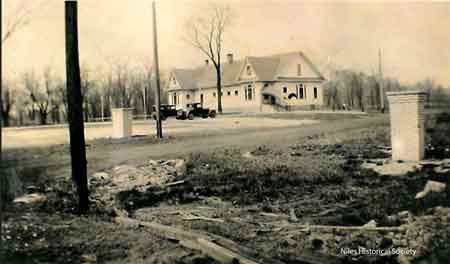 Entranceway road to Belvedere Club.
