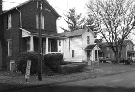 Example of 'company houses' built by the Niles Firebrick Company for its workers and familythat were located near the factory.