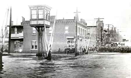 Looking North, the Gilmore Restaurant and Manhattan Hotel on South Main Sreet and Water Street during the 1913 flood.