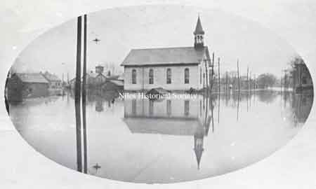 The Southside Presbyterian Church during the 1913 flood.