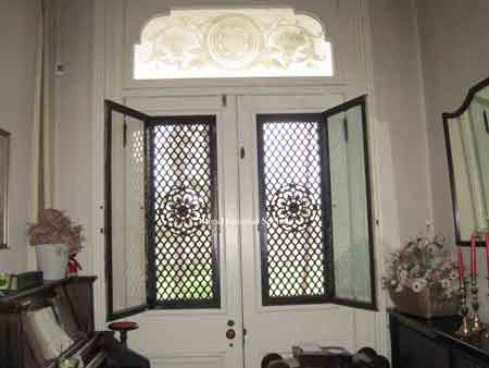 Doubledoors with etched glass transom