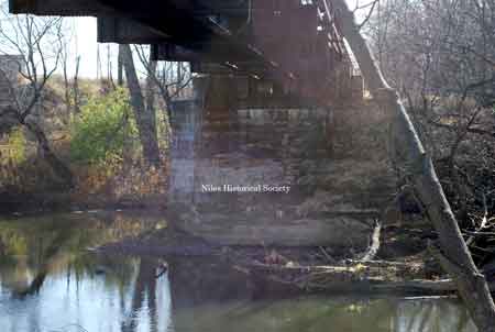 The following photographs were taken in 2011 of the iron bridge over the Mahoning River.