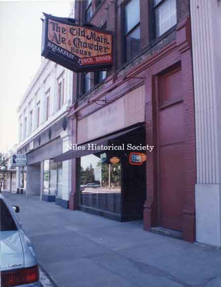 The Olde Main Ale & Chowder House.