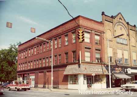 Photo taken of the Swaney Building when it housed Calvin's Drug Store and the IOOF. Dated 1975, it is located at the northwest corner of Park and Main.