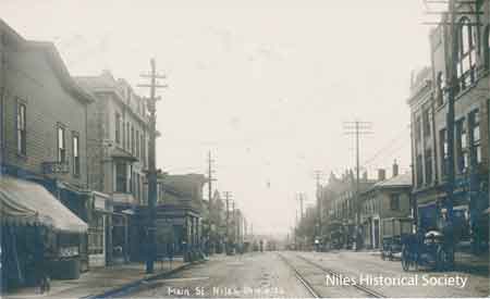This 1908 view of Main Street shows the Allison Hotel, the Ward Residence now a hotel, The Harris House, and on the northwest corner I.O.O.F building built in 1905 and Swaney Building built in 1906 that would become Calvin’s Drug store in 1914.