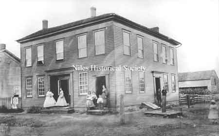 The Harris House was erected in 1842 on the present site of the Niles Bank Company. 