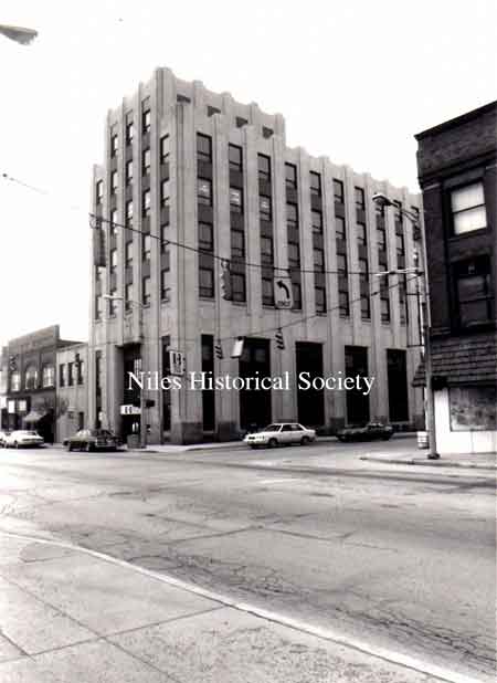 Photograph of the National City Bank building in Niles, Ohio dated March, 1989.