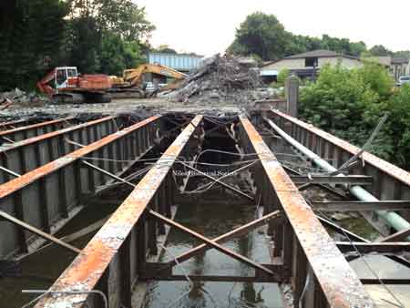 Demolition of the 1953 bridge in 2013.