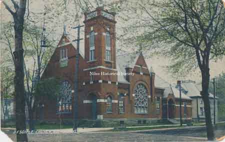 Postcard of the old Disciple Church, First Christian Church, with old rectory on right.