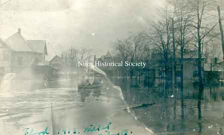 A postcard photo from the 1913 flood, showing Mill Street (now West State Street).